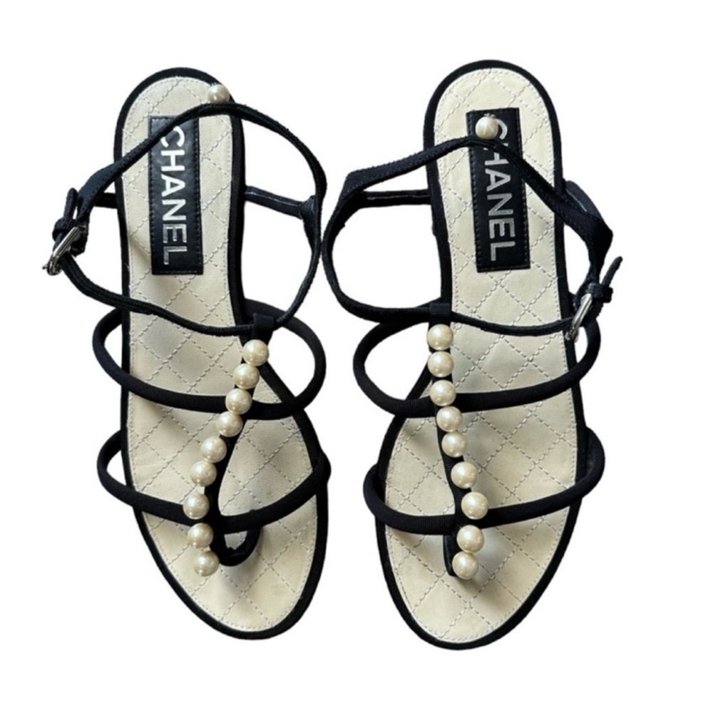 Chanel CC Sandals Black Leather Flat T-Strap Size 36.5